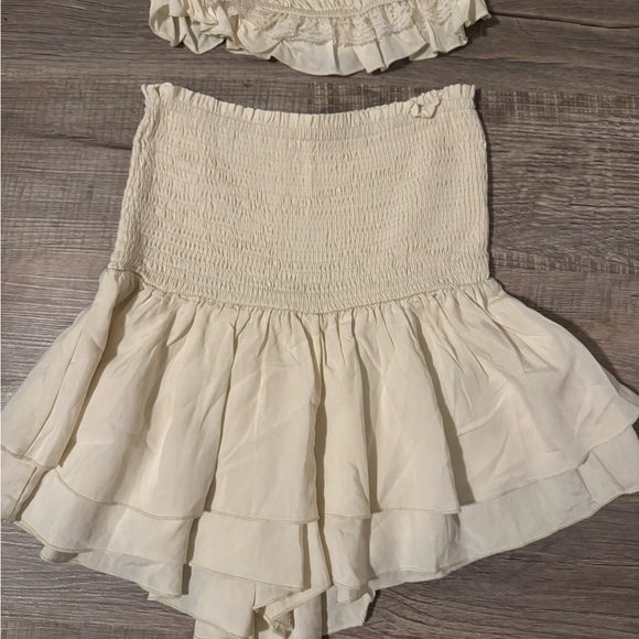 NWOT Cream Ruffled Two-Piece Set - Picture 4 of 6